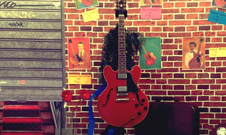 « Gigi, drôle de guitare »